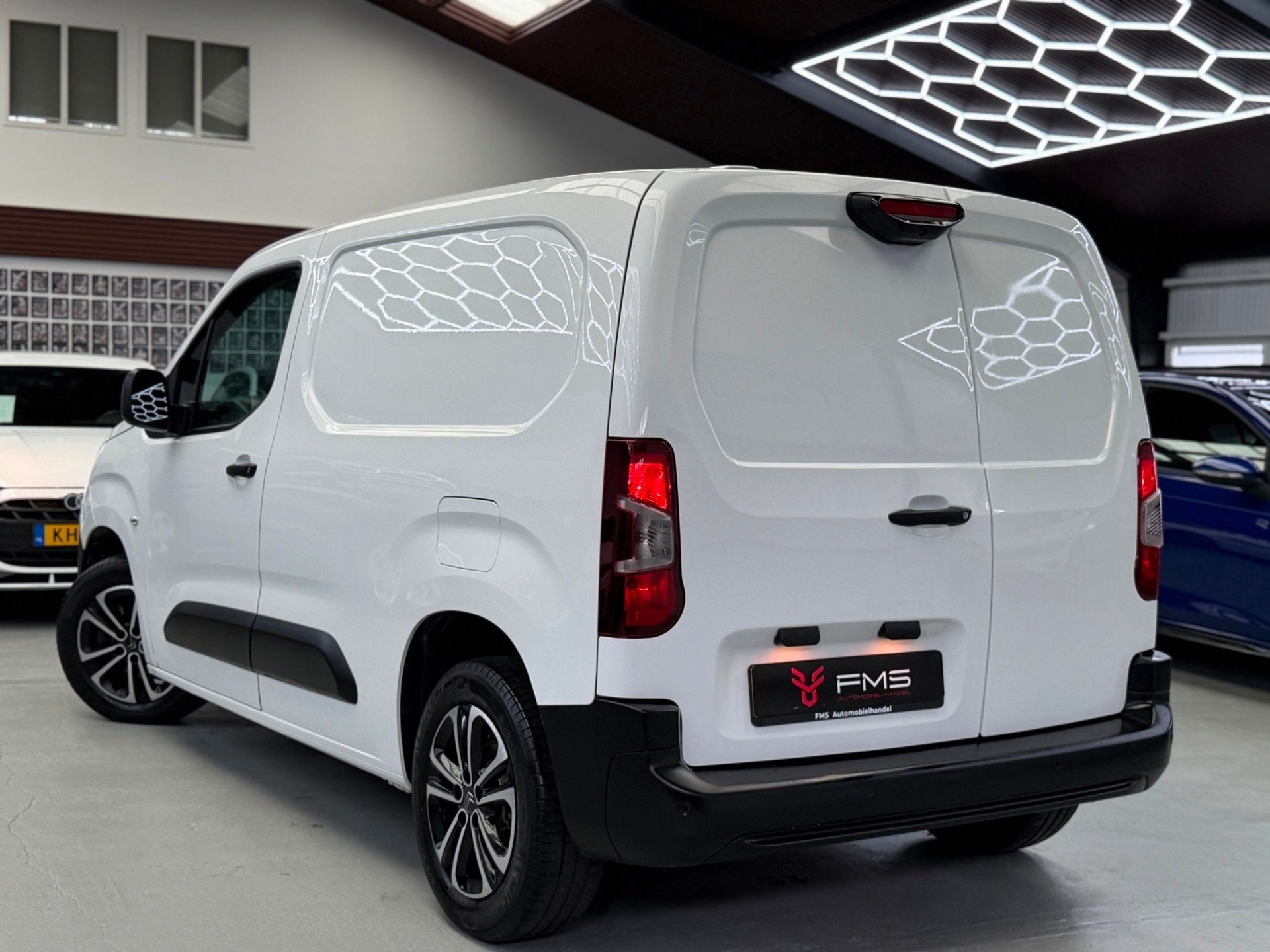 Citroen Berlingo 1.2 PureTech CarPlay Camera BTW, Dealer onderhouden, Gebruikt, Zwart, 1199 cc