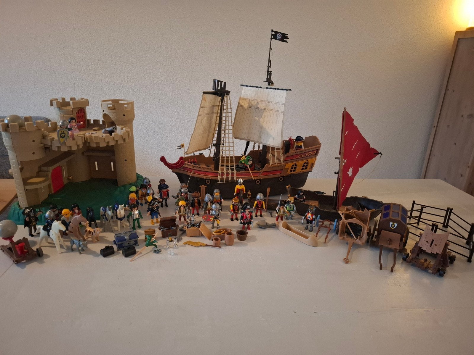 Foto 8 van Grote Playmobil set: Kasteel, schepen en veel figuren