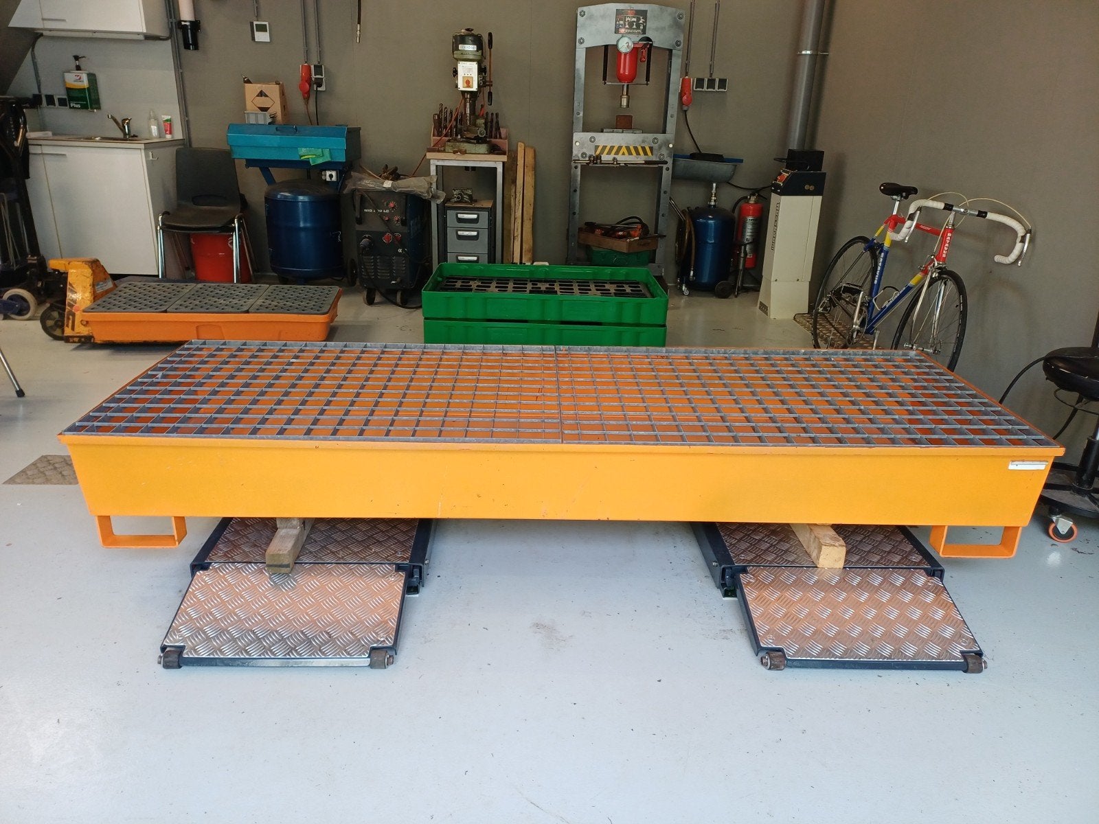 Grote lekbak met rooster en oprijplaten - 2470x815x350mm, Ophalen