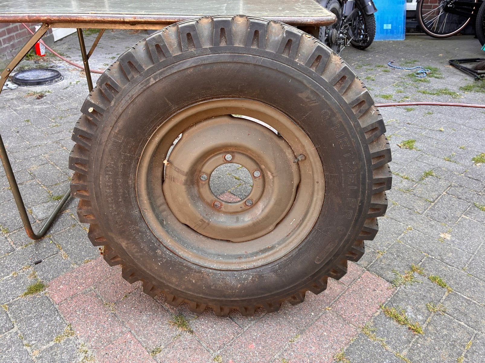 Nekaf wiel 700x16 inclusief velg, Verzamelen, Militaria | Algemeen, Ophalen, Landmacht, Amerika