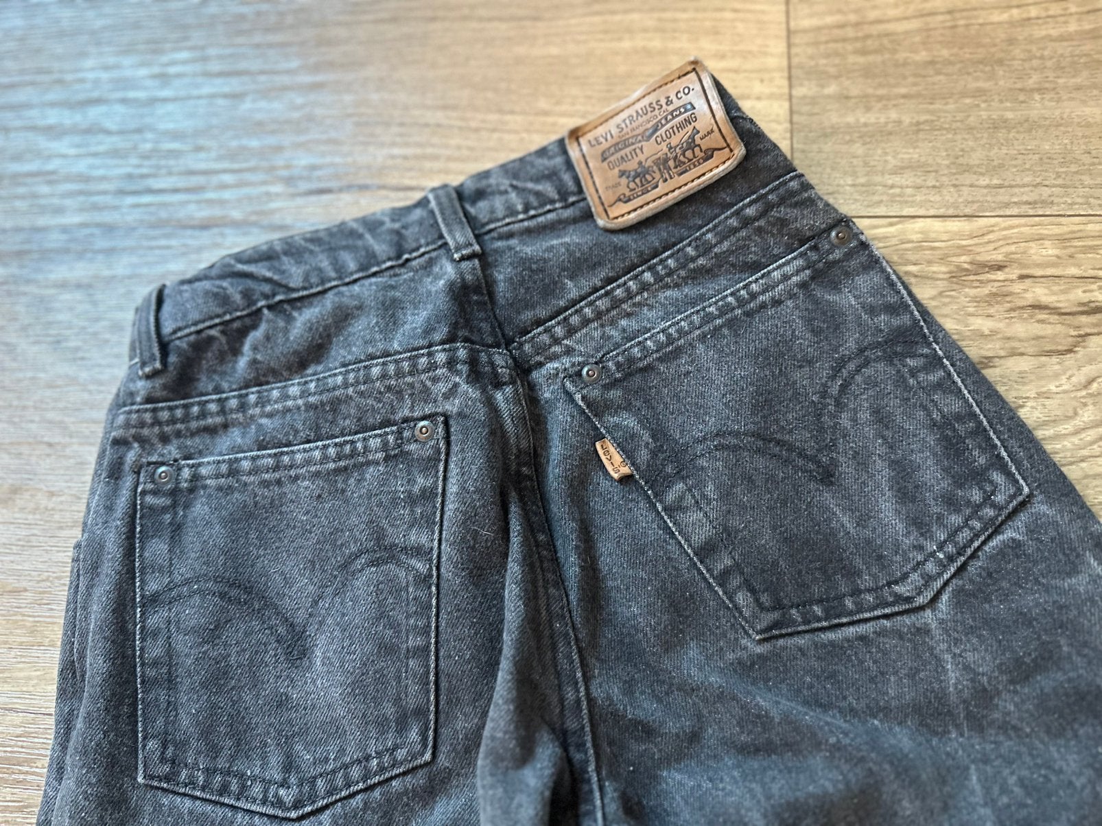 Vintage Levis mom jeans Leather tab maat XS/34, Kleding | Dames, Ophalen of Verzenden, Gedragen, Zwart, W27 (confectie 34) of kleiner