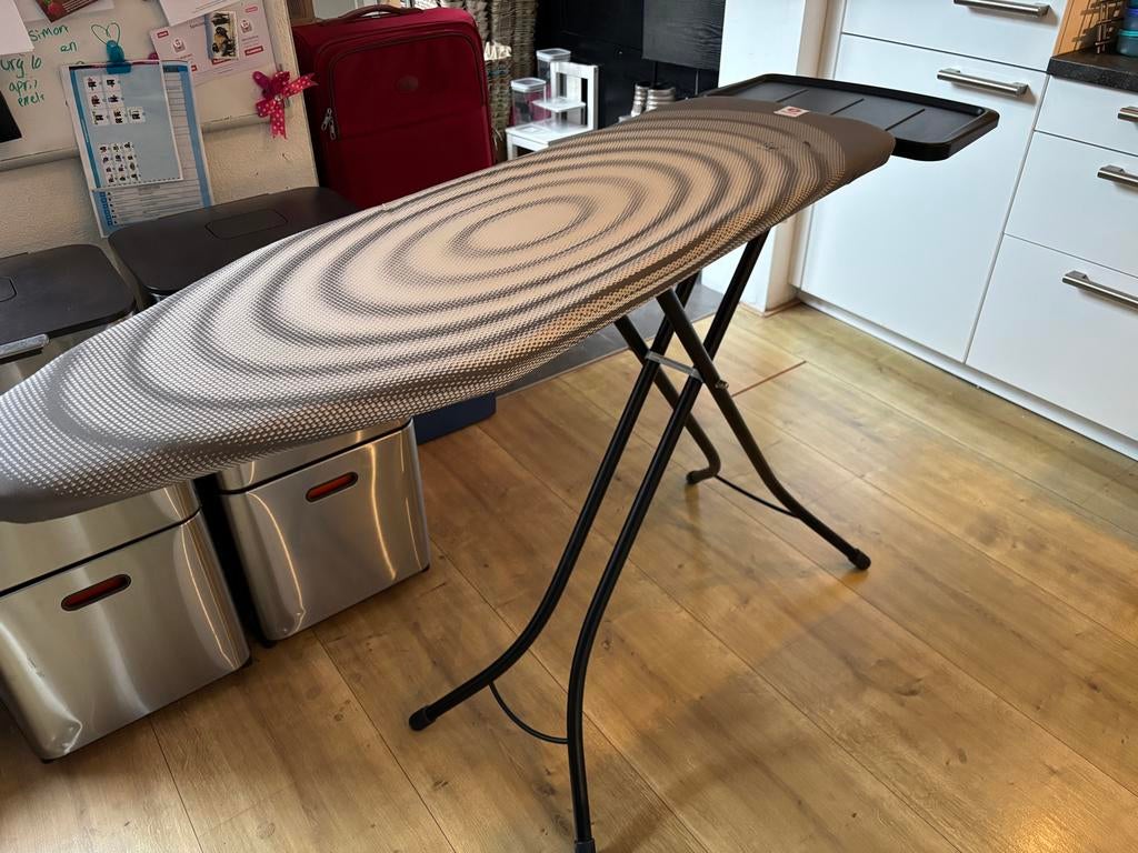 Brabantia Strijkplank met Strijkijzerhouder, Ophalen, Gebruikt