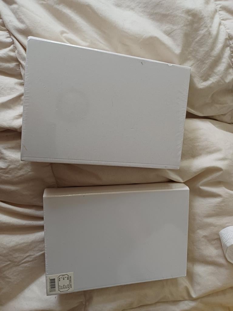 2x Nieuwe Witte Decoratieve Boeken - Sostrene Grene, Ophalen of Verzenden
