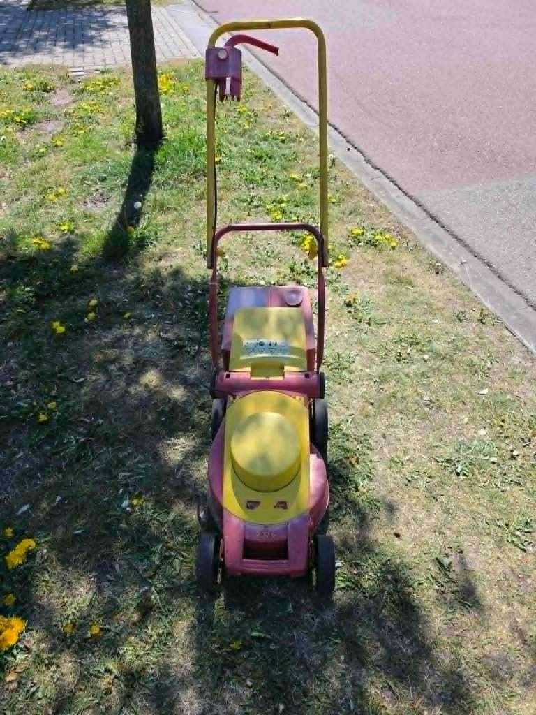 te koop een goeie eltra grasmachine wolf garden, Tuin en Terras, Grasmaaiers, Ophalen, Cirkelmaaier, Elektrische grasmaaier, 50 cm of meer
