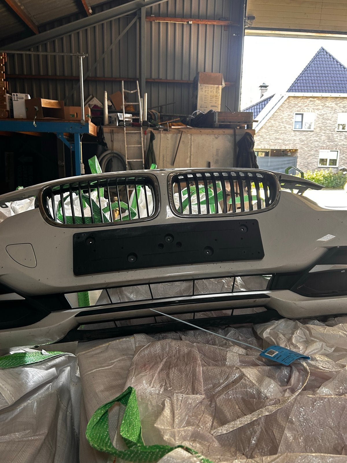BMW Bumper Voor - Gebruikt met lichte schade, Gebruikt, Voor, Ophalen of Verzenden, Bumper