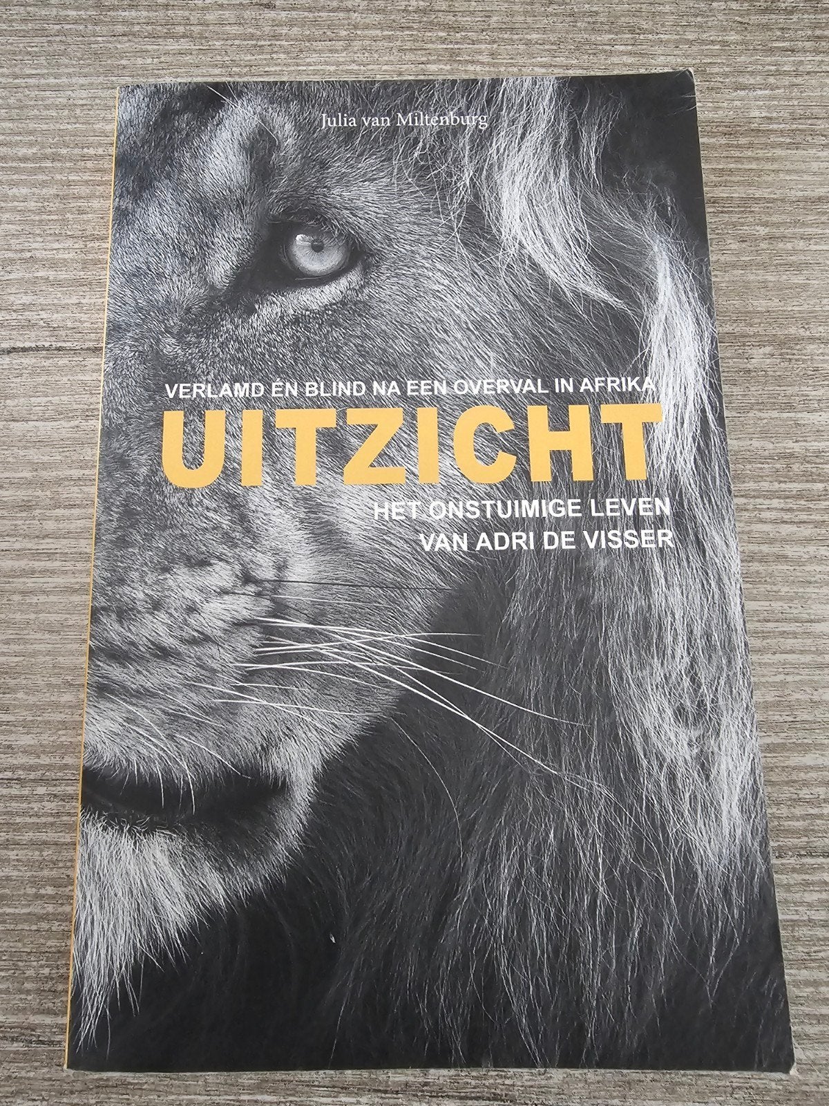 Uitzicht: Verlamd en blind na overval in Afrika, Ophalen of Verzenden, Gelezen, Julia van Miltenburg