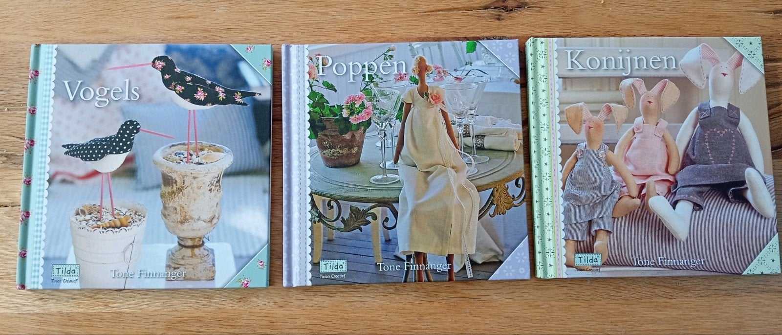 Tilda boeken : Vogels, Poppen, Konijnen - Knutselboeken, Ophalen of Verzenden, Zo goed als nieuw, Poppen maken, Tone Finnanger