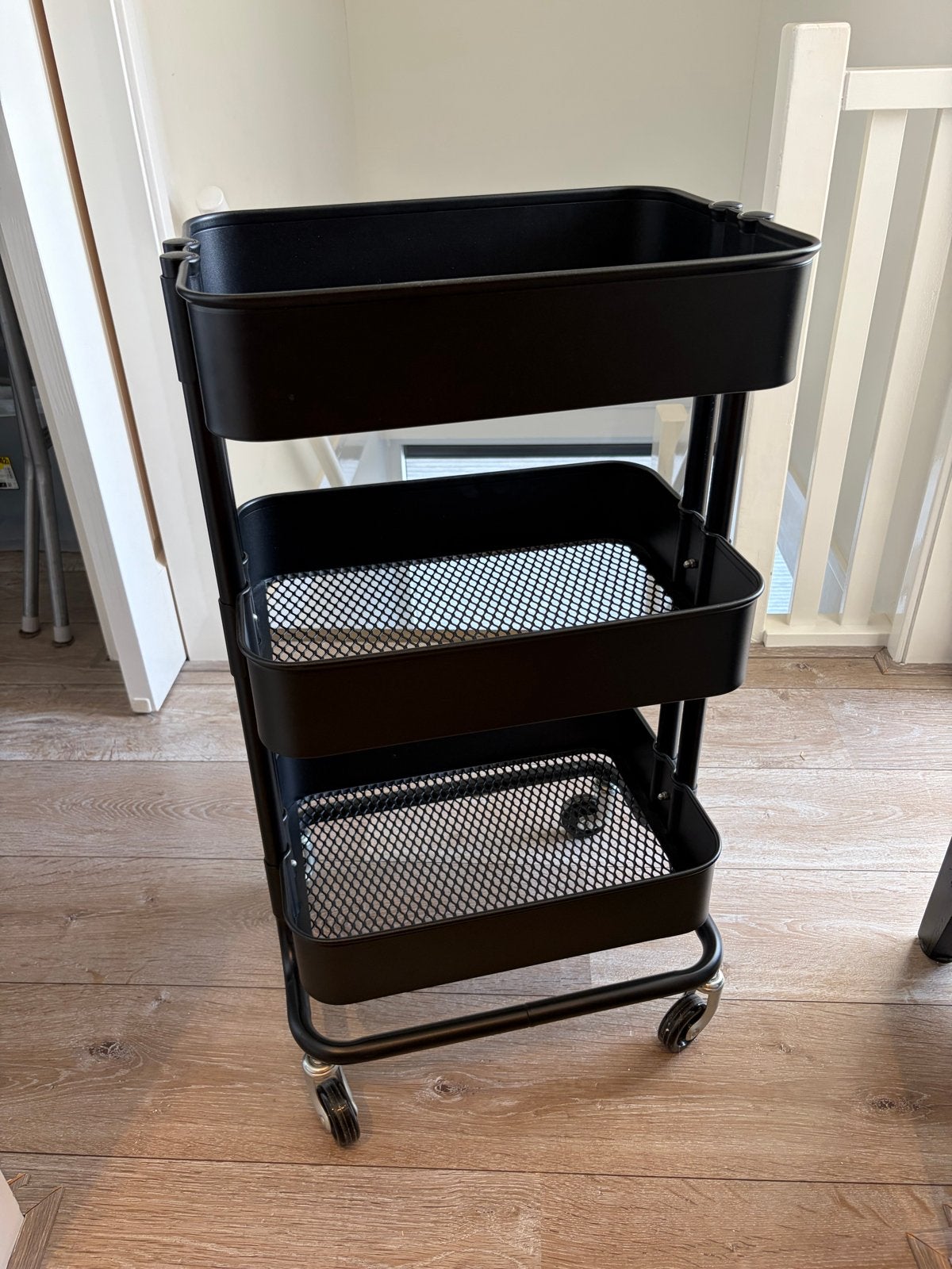 Zwart metalen rolwagen met 3 etages IKEA, Ophalen, Zo goed als nieuw
