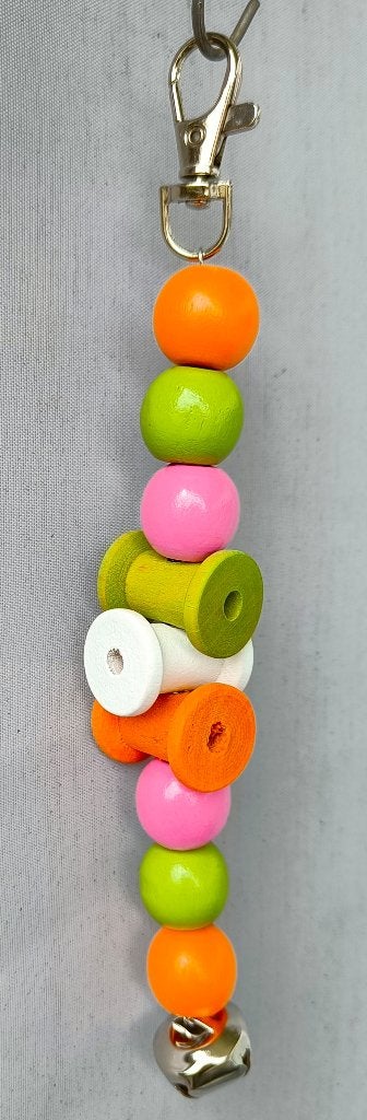 vogelspeeltje: Merlijn (oranje-groen-roze), Dieren en Toebehoren, Vogels | Toebehoren, Ophalen of Verzenden, Nieuw, Speelgoed
