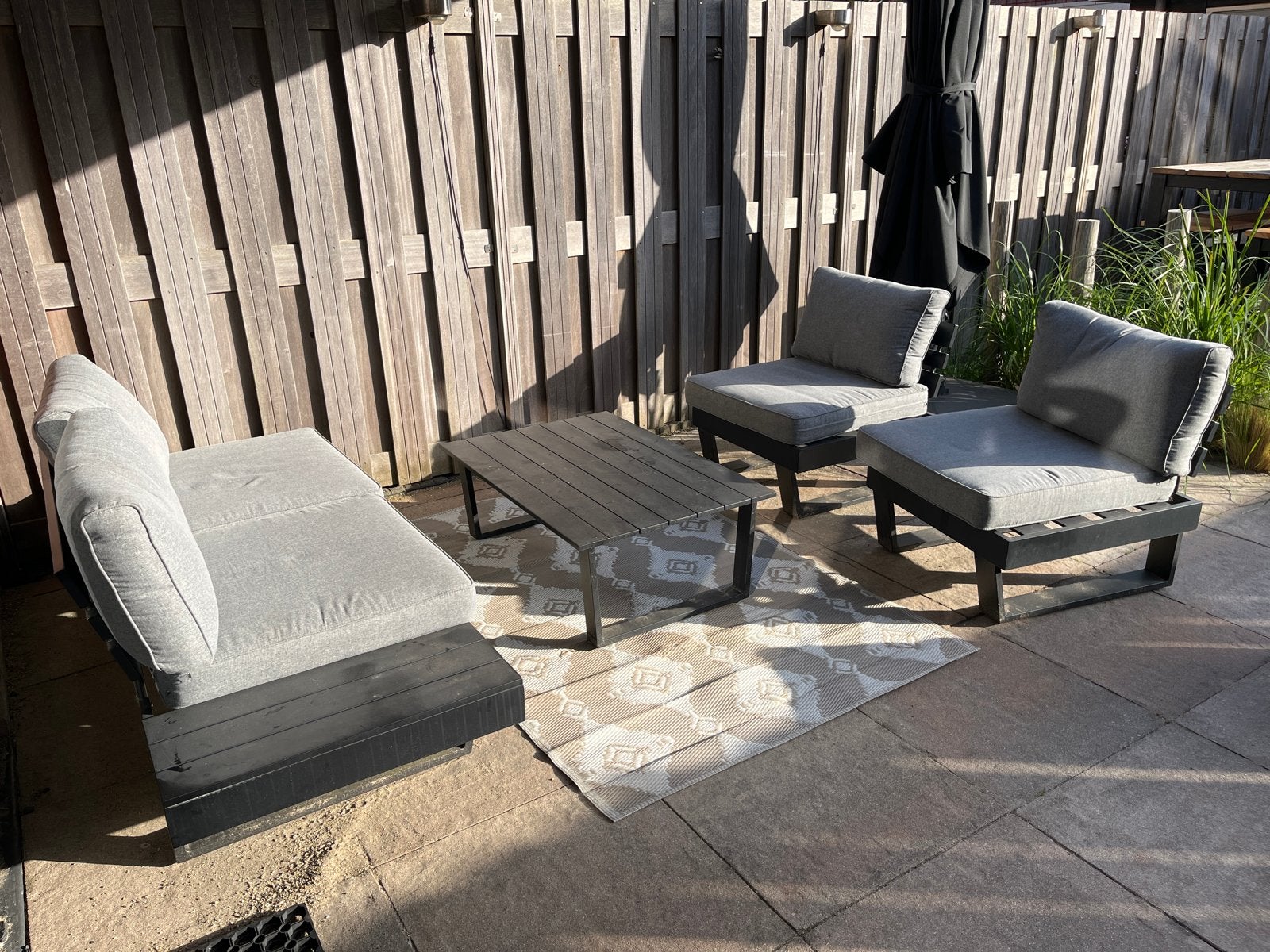 Alora Vinci Basics loungeset met tafel en kussens, Ophalen, 4 zitplaatsen, Gebruikt, Aluminium