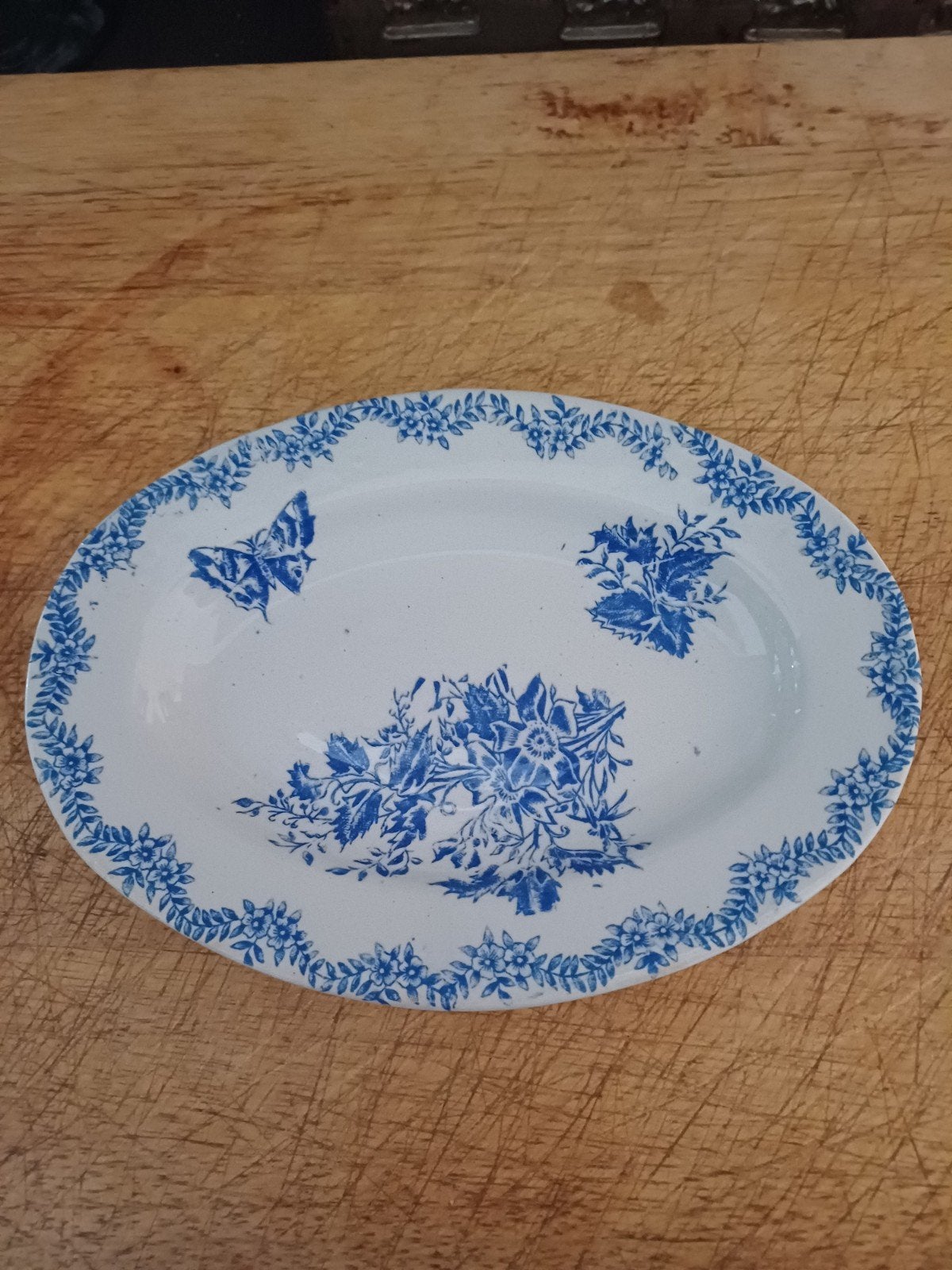 Bijzonder antiek ovaal Schaaltje van A.M.C. met Vlinder, Antiek en Kunst, Antiek | Servies los, Verzenden