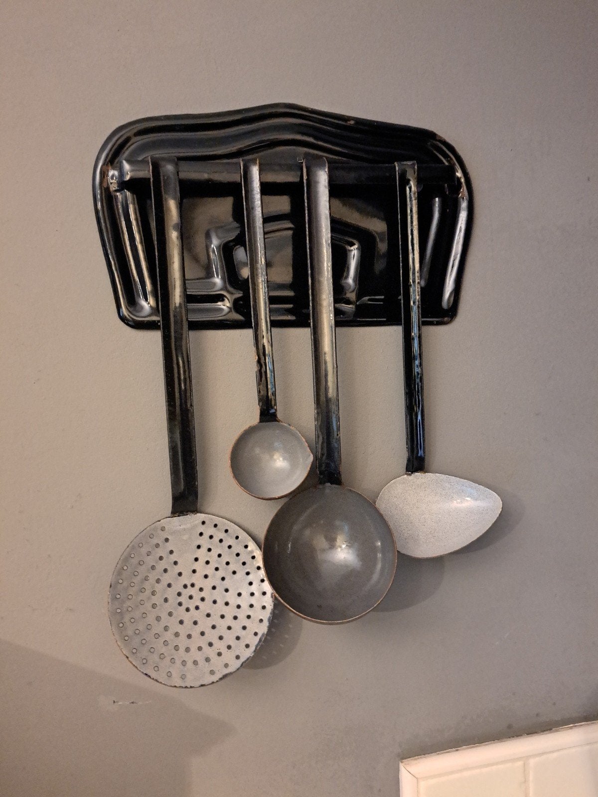 zwart emaille lepelrek vintage,brocant,keuken, Ophalen of Verzenden