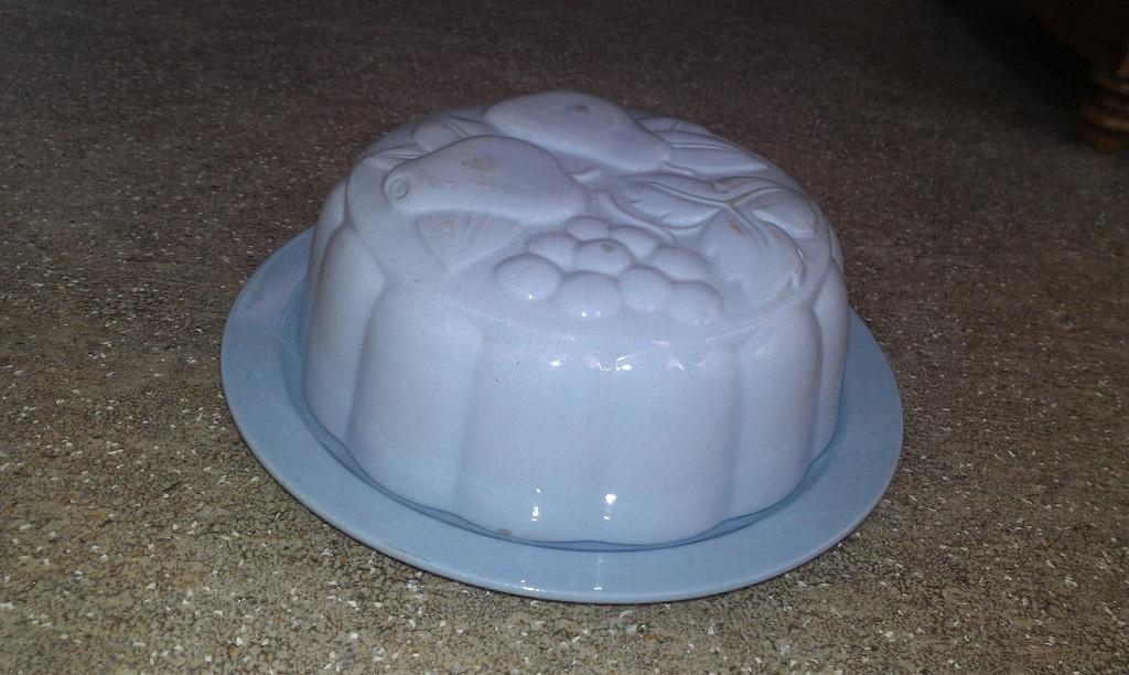 Pudding vorm met schaal., Gebruikt, Ophalen of Verzenden, Bord(en), Wedgwood