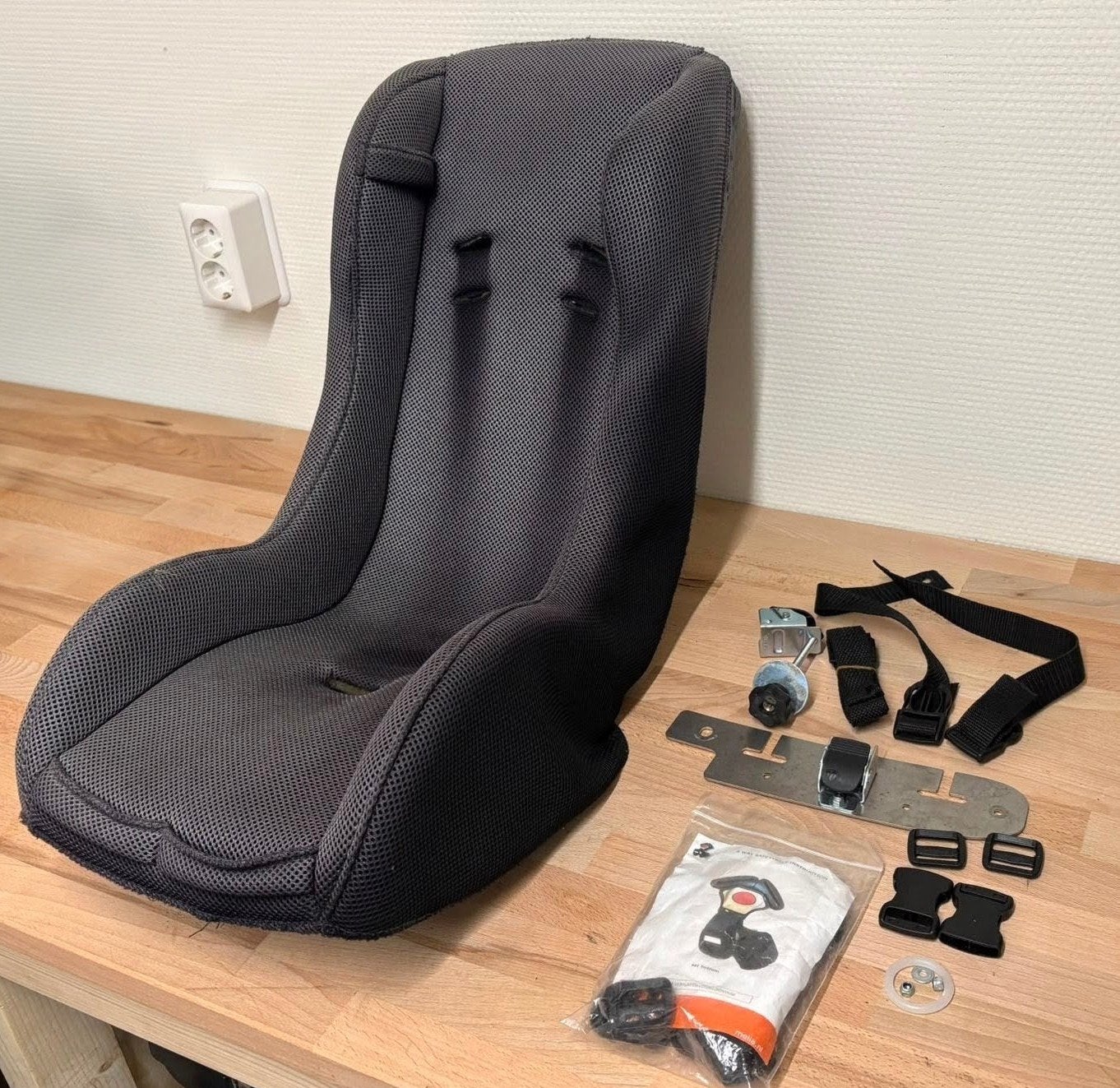 Peuterschaal Melia bakfiets inclusief bevestigingsset, Ophalen, Gebruikt, 9 t/m 36 kg, Voorzitje