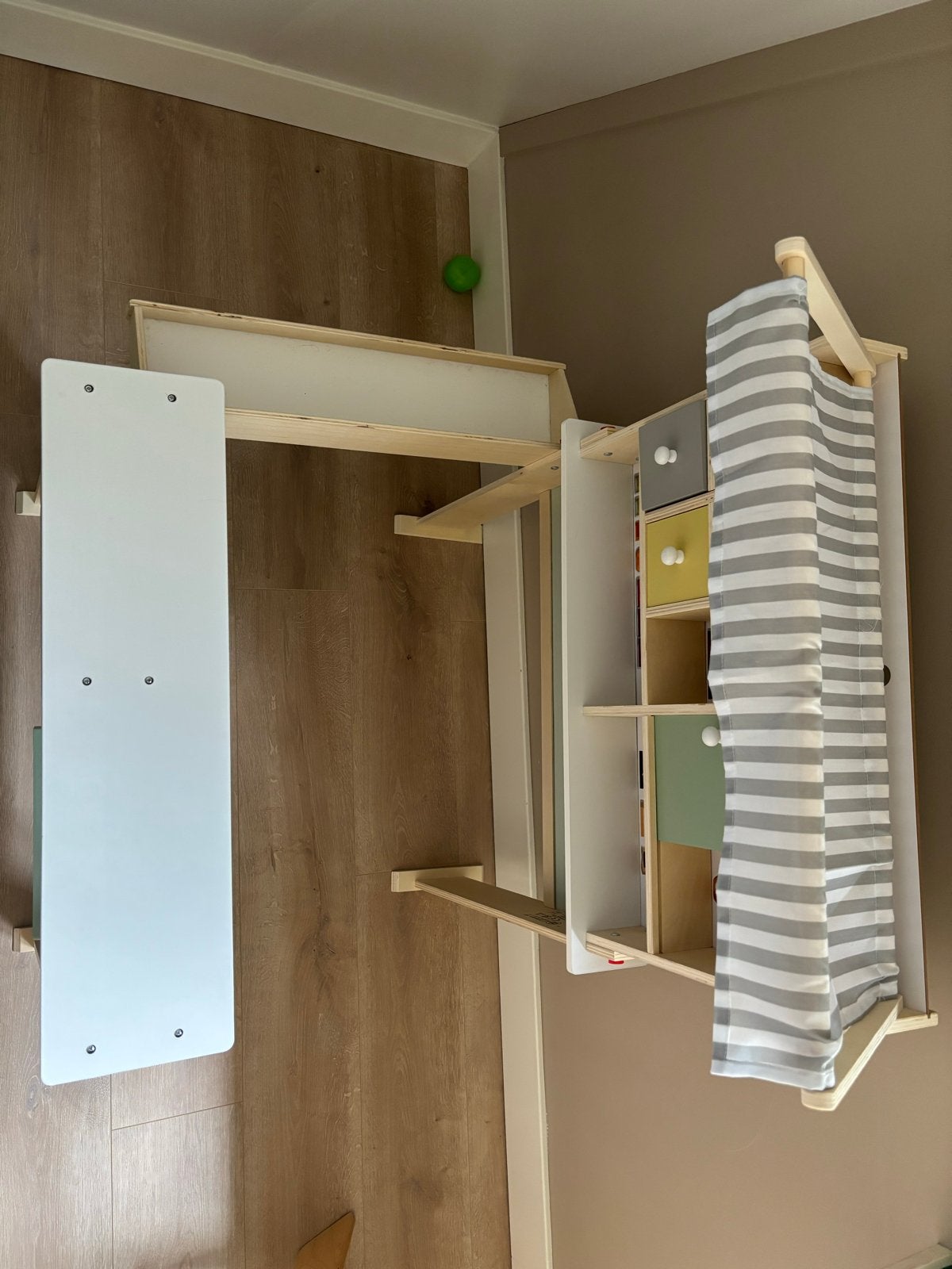 Houten speelgoedwinkeltje met krijtbord en lades, Ophalen, Zo goed als nieuw, Jongen of Meisje