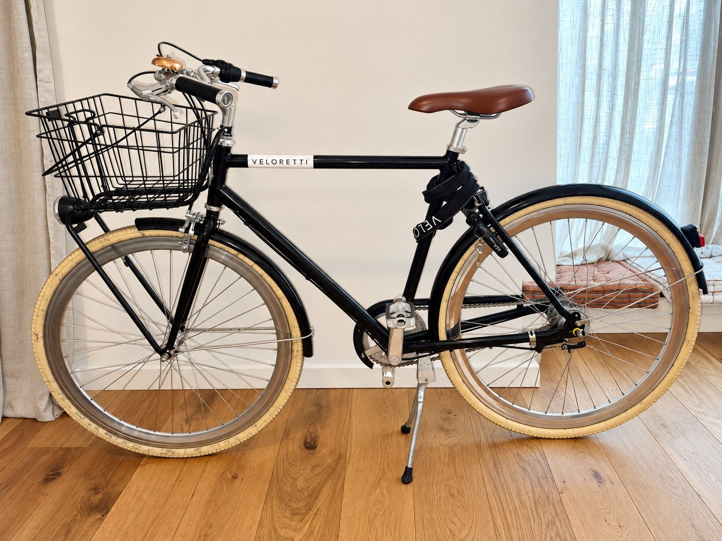 Veloretti stadsfiets met mand - Zo goed als nieuw