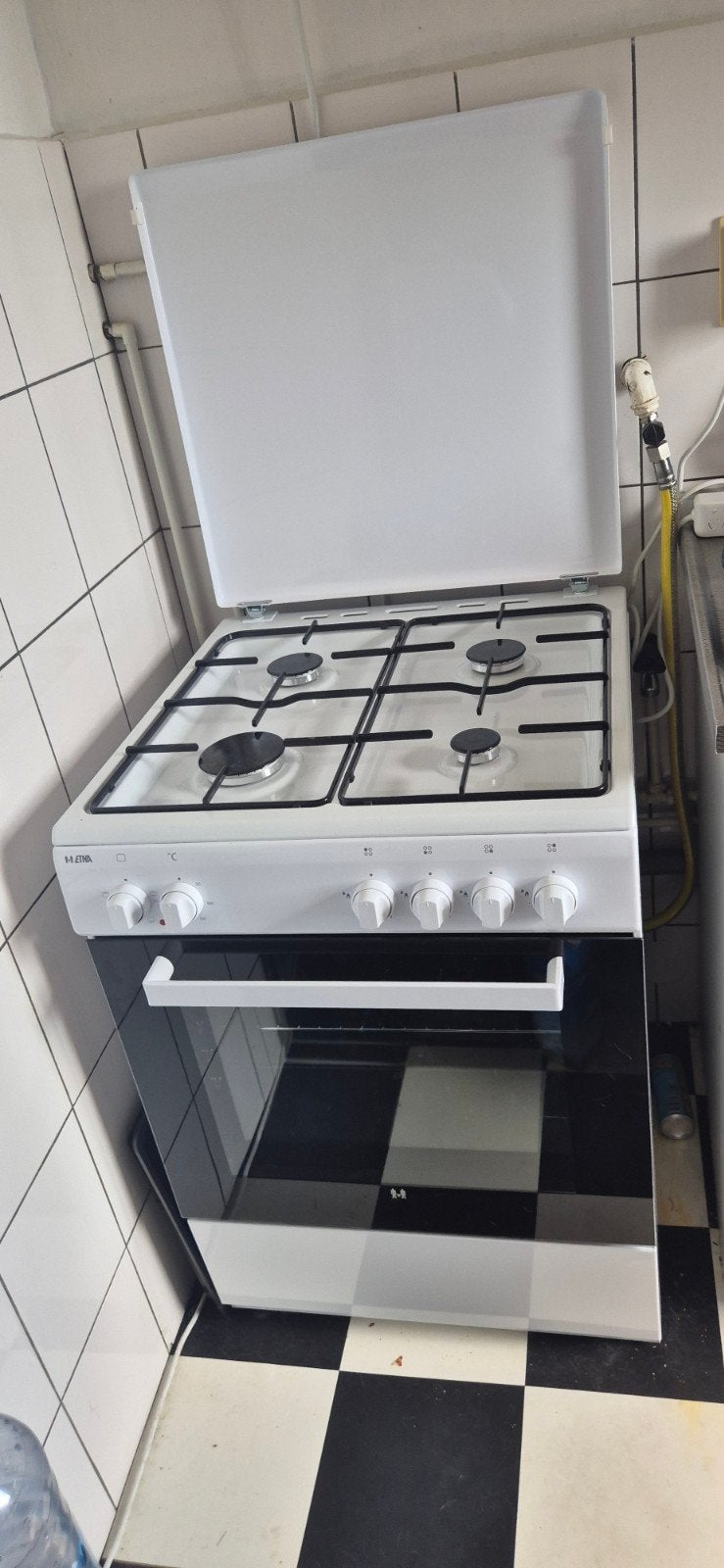 Gasfornuis + garantie 2jaar met oven en gasslang bijna nieuw, Ophalen, Gebruikt, 4 kookzones, Gas