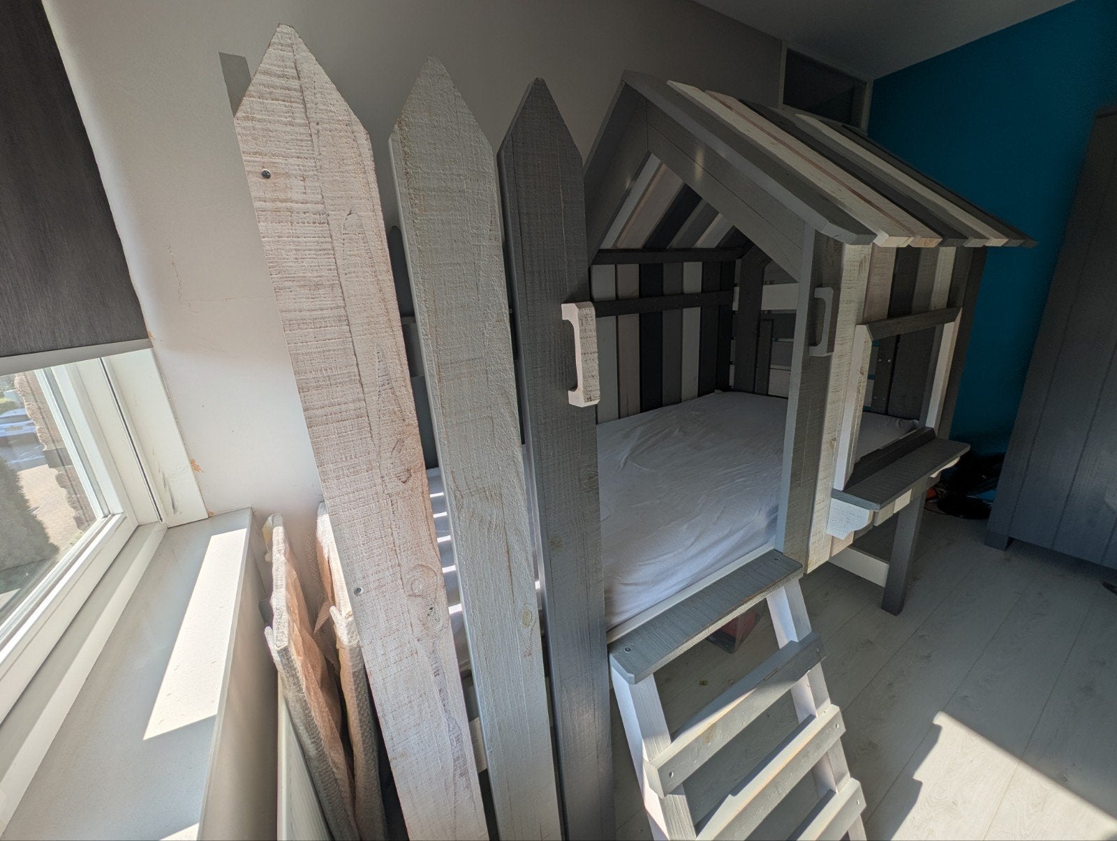 Boomhutbed jongensbed 90x200 hout wit grijs zwart bruin, Kinderen en Baby's, Ophalen, Gebruikt, Overige typen