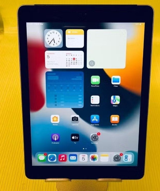 Apple iPad 2 16GB AND 64GB Silver, Apple, Apple, Ophalen of Verzenden, Zo goed als nieuw