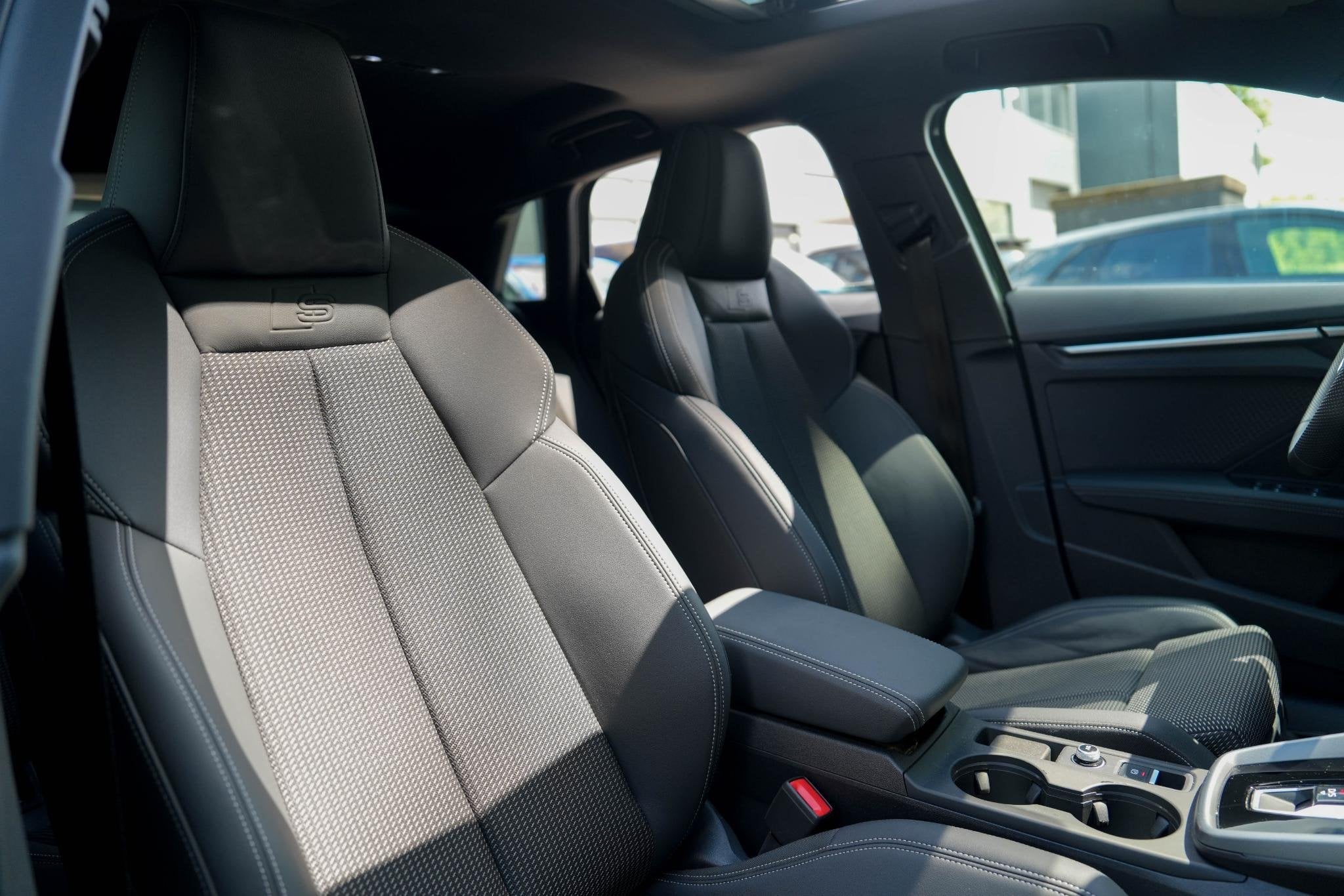 Foto 10 van Audi A3 Sportback 40 TFSI e S edition | Pano | Matrix | Carp