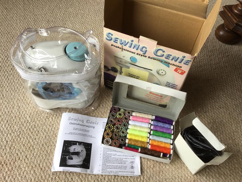 naaimachine, compact model, Sewing Genie, Hobby en Vrije tijd, Naaimachines en Toebehoren, Ophalen of Verzenden, Nieuw, Naaimachine
