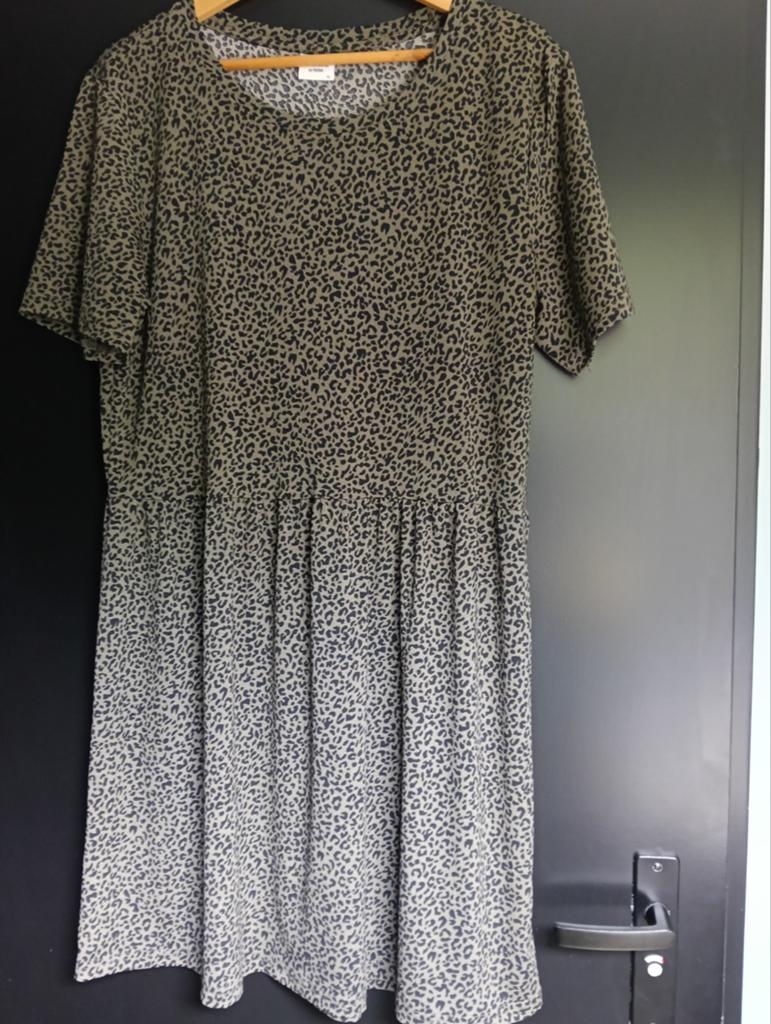 Zomerjurk. XL, Kleding | Dames, Maat 42/44 (L), Ophalen of Verzenden, Gedragen, Onder de knie