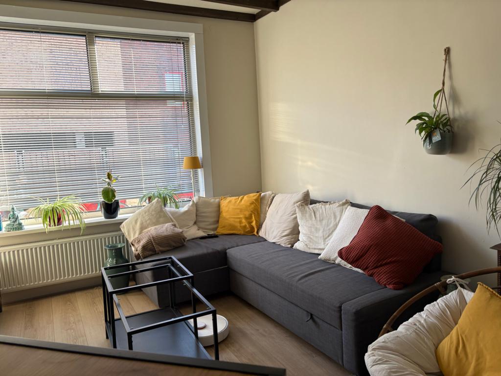 Comfortabele Hoekbank met Slaapfunctie en Opbergruimte, Huizen en Kamers, Kamers te huur