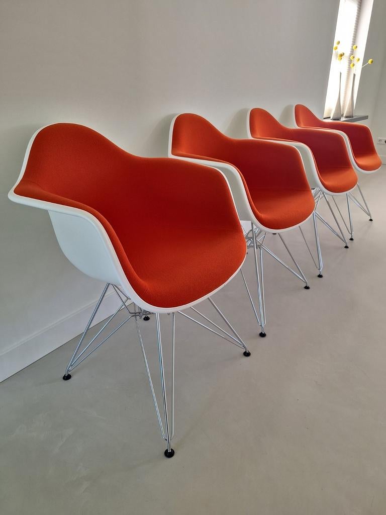 4x Vitra Eames dar rood izgs, Huis en Inrichting, Stoelen, Ophalen, Zo goed als nieuw, Rood