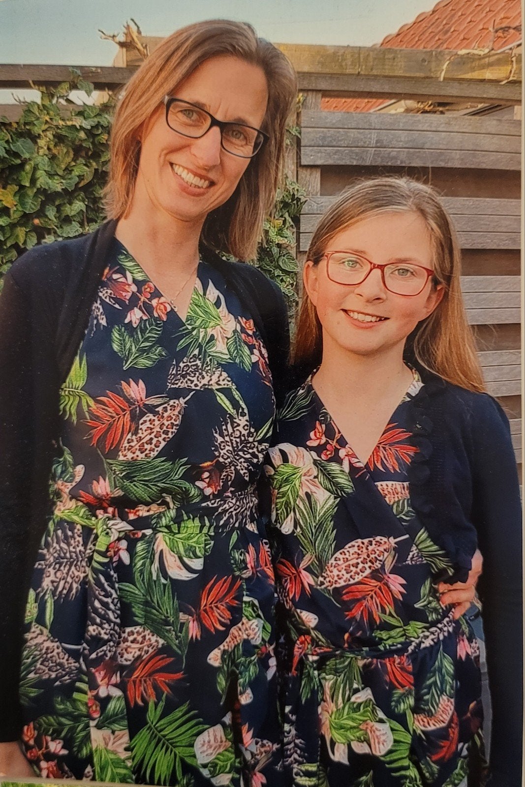 Moeder-dochter set: Zwarte jurken met tropische print, M/158, Kleding | Dames, Jurken, Maat 38/40 (M), Zwart, Ophalen of Verzenden