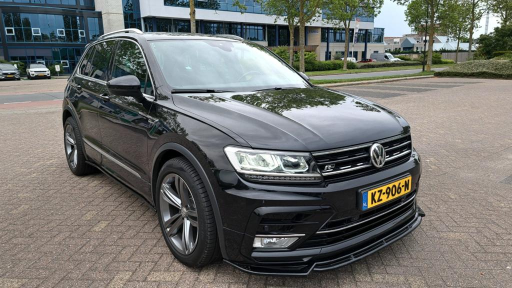 Volkswagen Tiguan R line 180PK, Auto's, Voorwielaandrijving, Zwart, 4 cilinders, Zwart