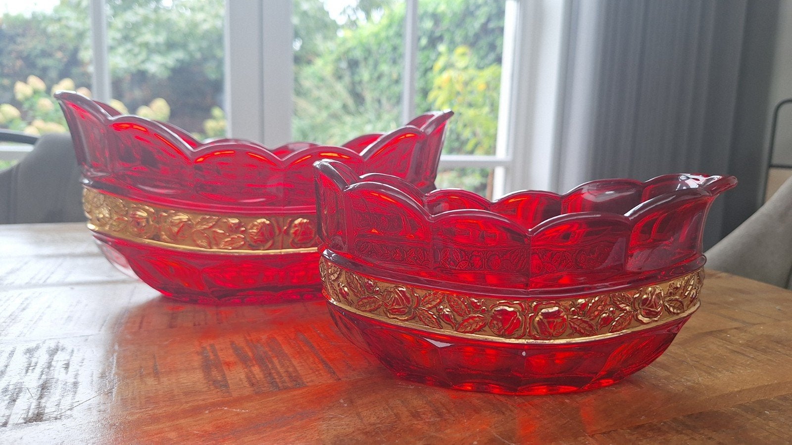 Set van 2 Robijnrode Brockwitz Schalen met Gouden Rand, Ophalen of Verzenden