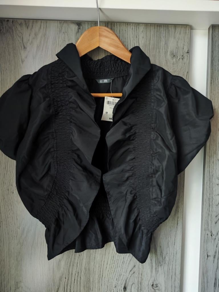 Zwart bolero jasje met ruches en pofmouwen, Maat 38/40 (M), Zwart, Nieuw, Ophalen of Verzenden