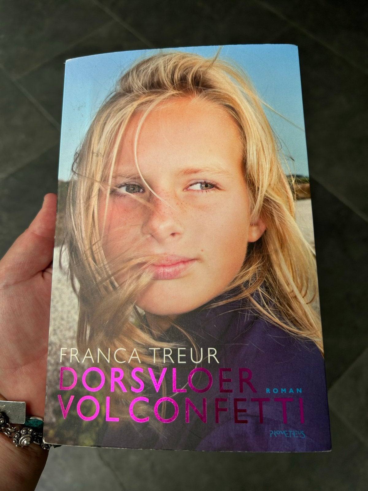 Dorsvloer vol confetti - Franca Treur (Roman), Boeken, Ophalen of Verzenden, Gelezen, Nederland