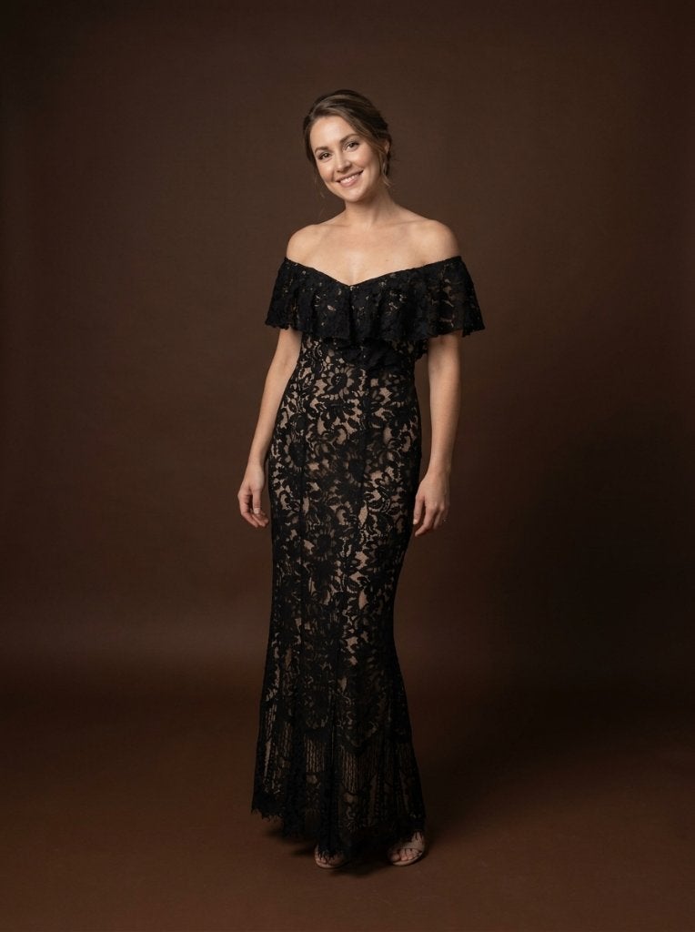 Goddiva London - Zwarte Kanten Galajurk met Off-Shoulder, Maat 38/40 (M), Galajurk, Zwart, Ophalen of Verzenden