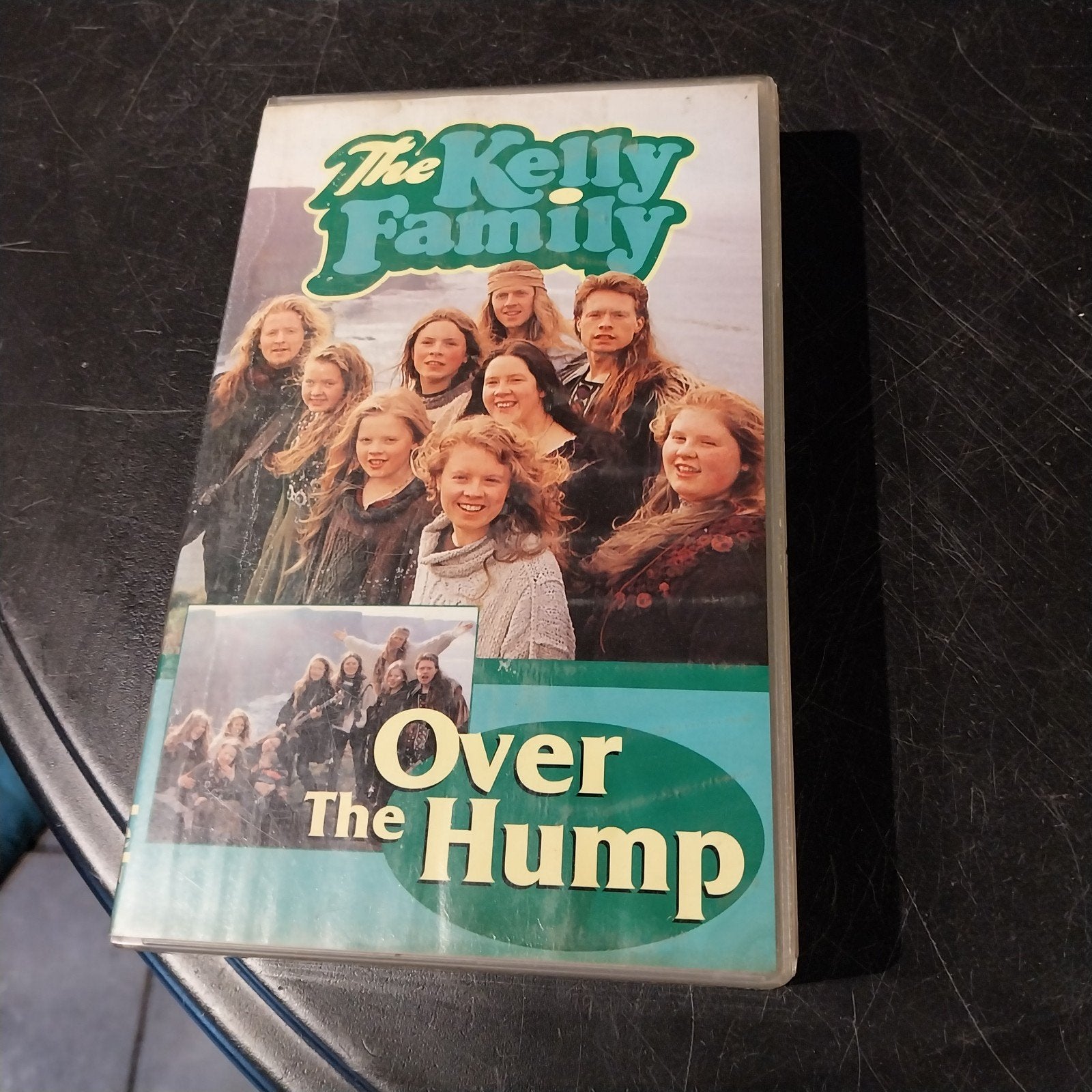 The Kelly Family - Over The Hump VHS, Cd's en Dvd's, VHS | Film, Muziek, Gebruikt, Ophalen of Verzenden, Vanaf 12 jaar