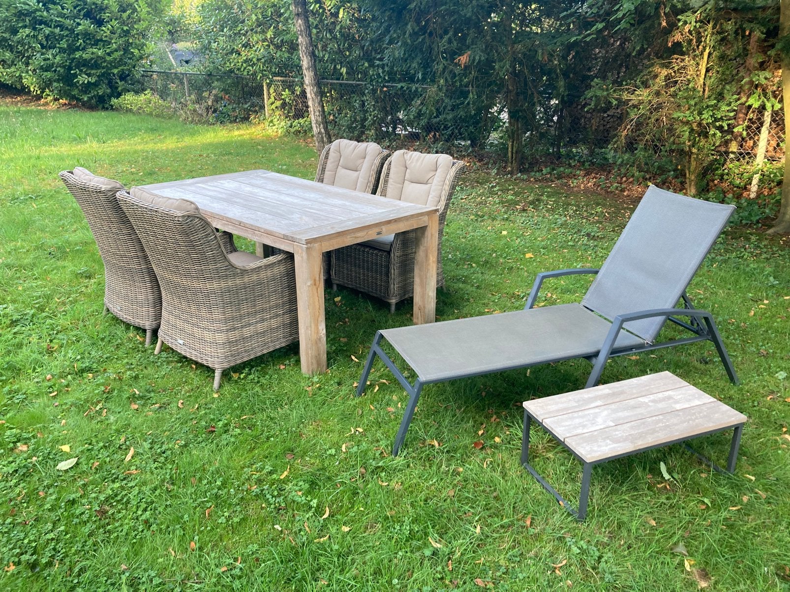 Complete tuinset met ligbed en bijzettafel zie omschrijving, Ophalen, Gebruikt, Teakhout, Bijzettafel