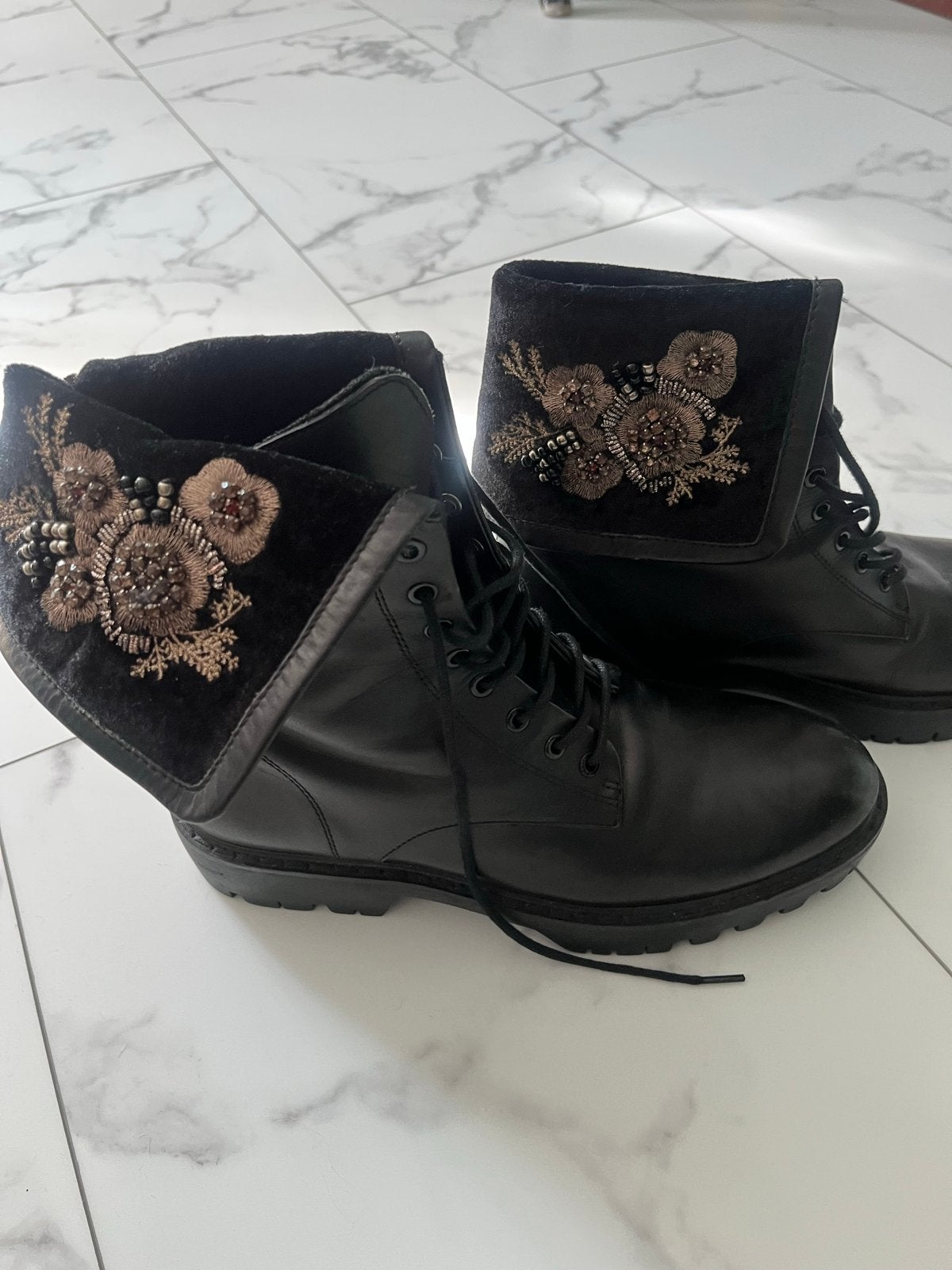 Zara Enkellaarzen Maat 40 met Borduurwerk, Ophalen of Verzenden, Zo goed als nieuw, Zwart, Lage of Enkellaarzen