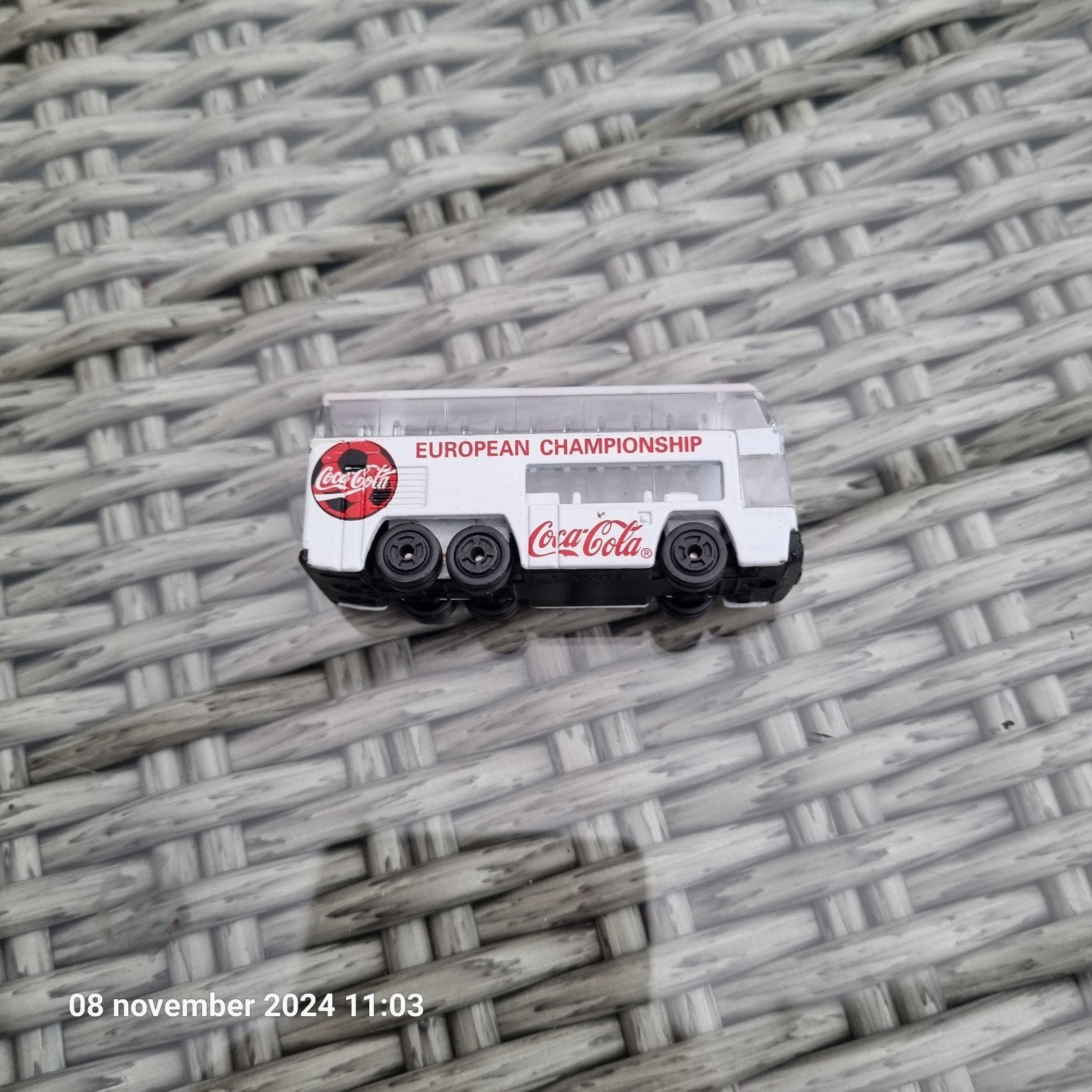 Uniek Coca-Cola miniatuur busje - European Championship, Hobby en Vrije tijd, Modelauto's | Overige schalen, Ophalen of Verzenden