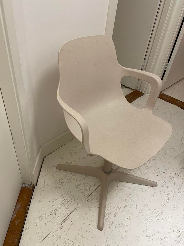 Odger ikea bureaustoel wit/beige, Kinderen en Baby's, Kinderkamer | Tafels en Stoelen, Ophalen, Zo goed als nieuw, Stoel(en)