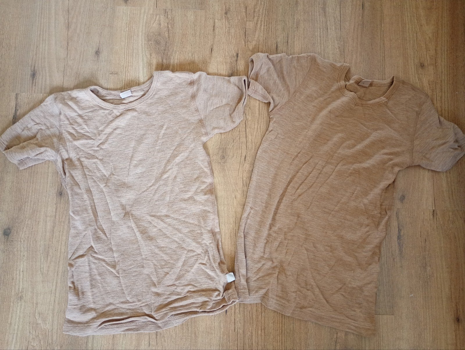 Dilling wollen t-shirts maat 146/152, Ophalen, Jongen of Meisje, Zo goed als nieuw, Shirt of Longsleeve