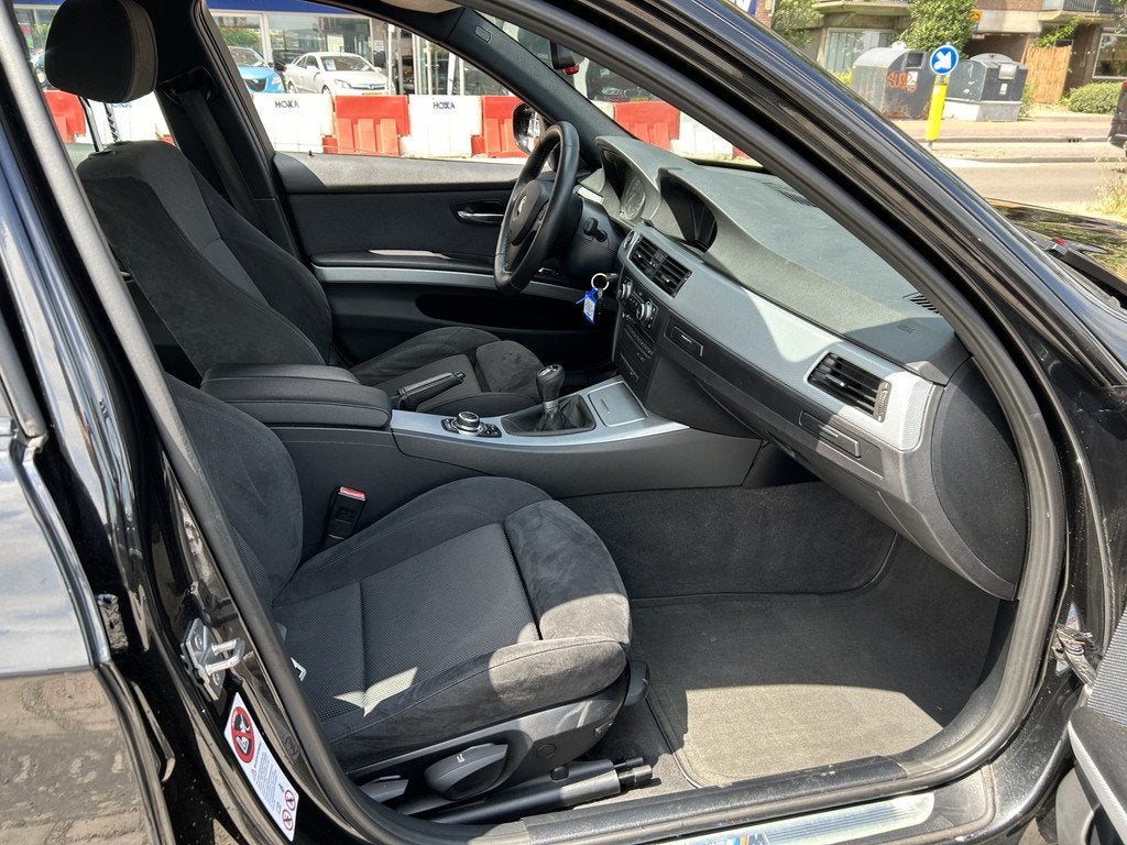 BMW 3 Serie 318i Corporate Lease M Sport Edition airco/ecc n, Auto's, BMW, Euro 5, Zwart, 4 cilinders, Leder en Stof