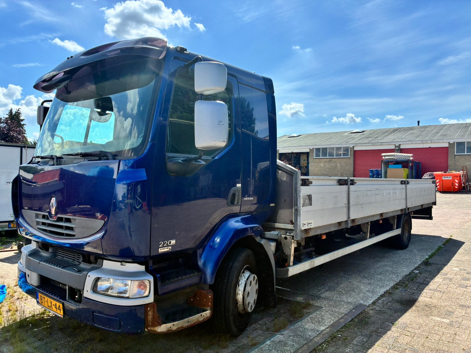 Renault Midlum 220-12L open wagen, Auto's, Vrachtwagens, Euro 5, Zwart, Particulier, Te koop