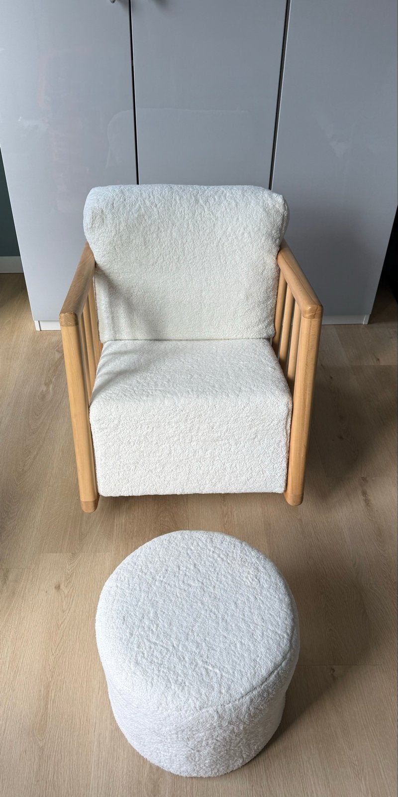 Witte teddy fauteuil met poef - zo goed als nieuw, Ophalen, 75 tot 100 cm, Zo goed als nieuw, 50 tot 75 cm