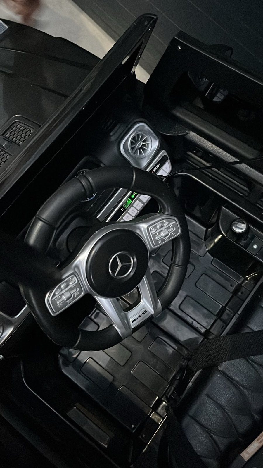 Elektrische kinderauto Mercedes G-Klasse AMG zwart, Kinderen en Baby's, Ophalen of Verzenden, Zo goed als nieuw, Afstandsbediening