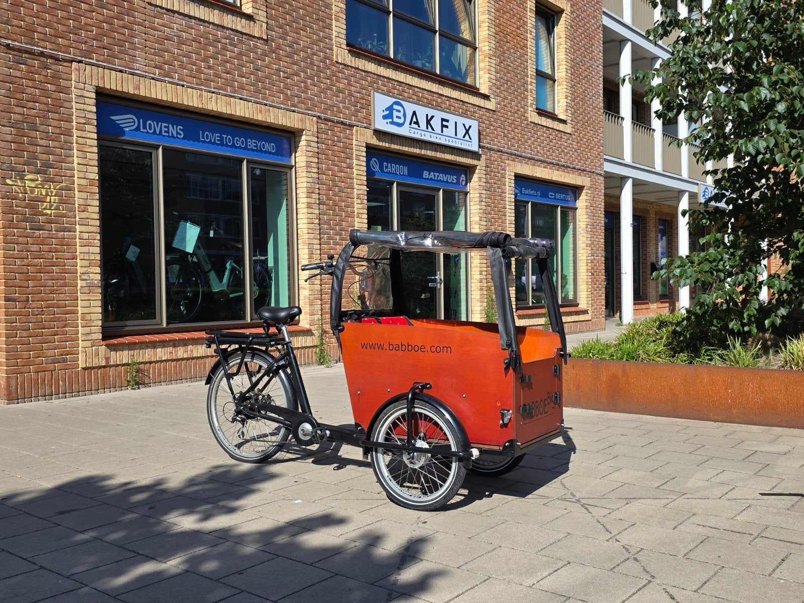2de hands elektrische Babboe Big hondenbakfiets, 4 kinderen of meer, Ophalen of Verzenden, Babboe, Info@babboe.nl