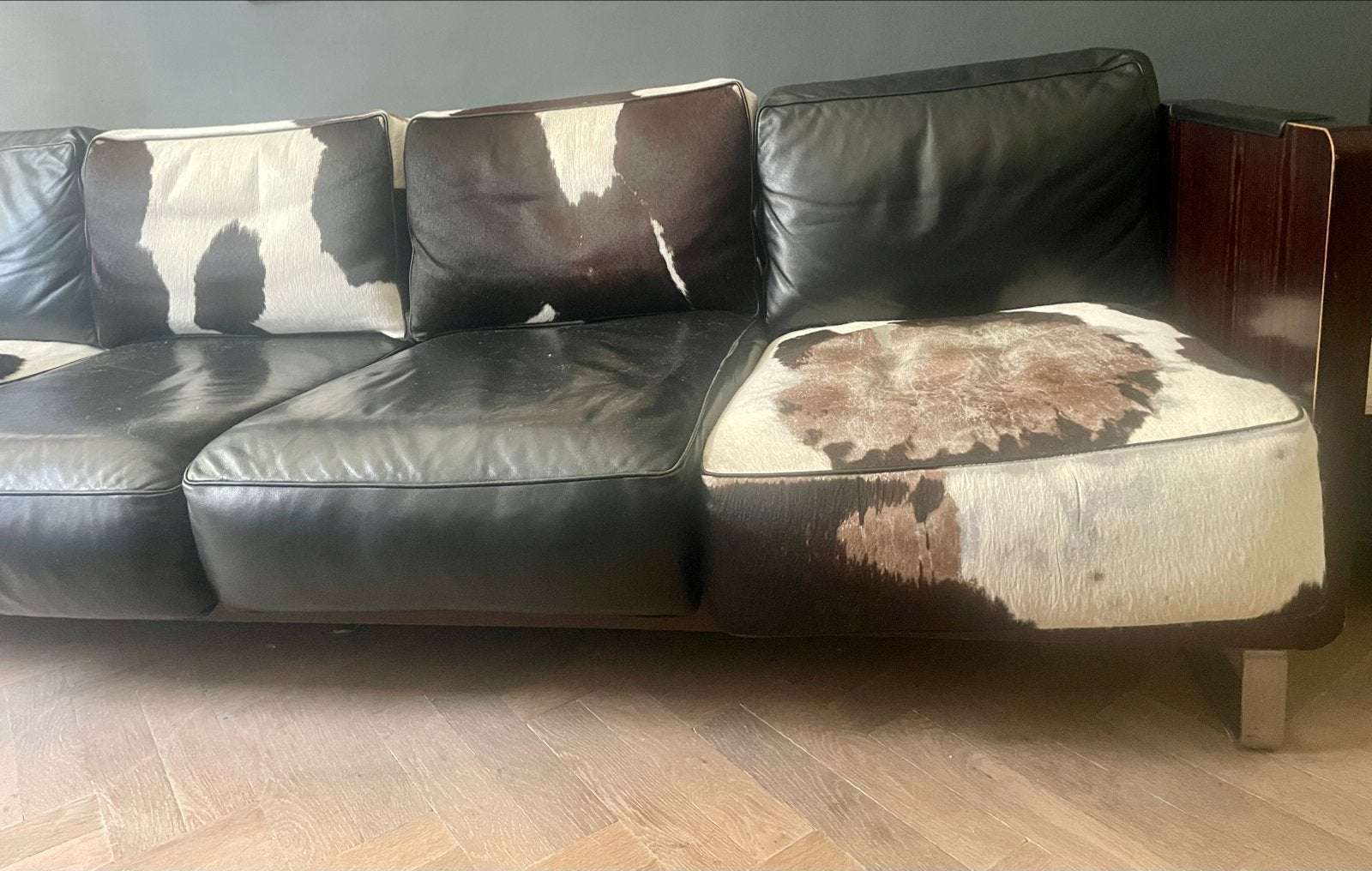 Leren bank met koeienhuid accenten, Ophalen, 250 tot 300 cm, Gebruikt, Vierpersoons of meer