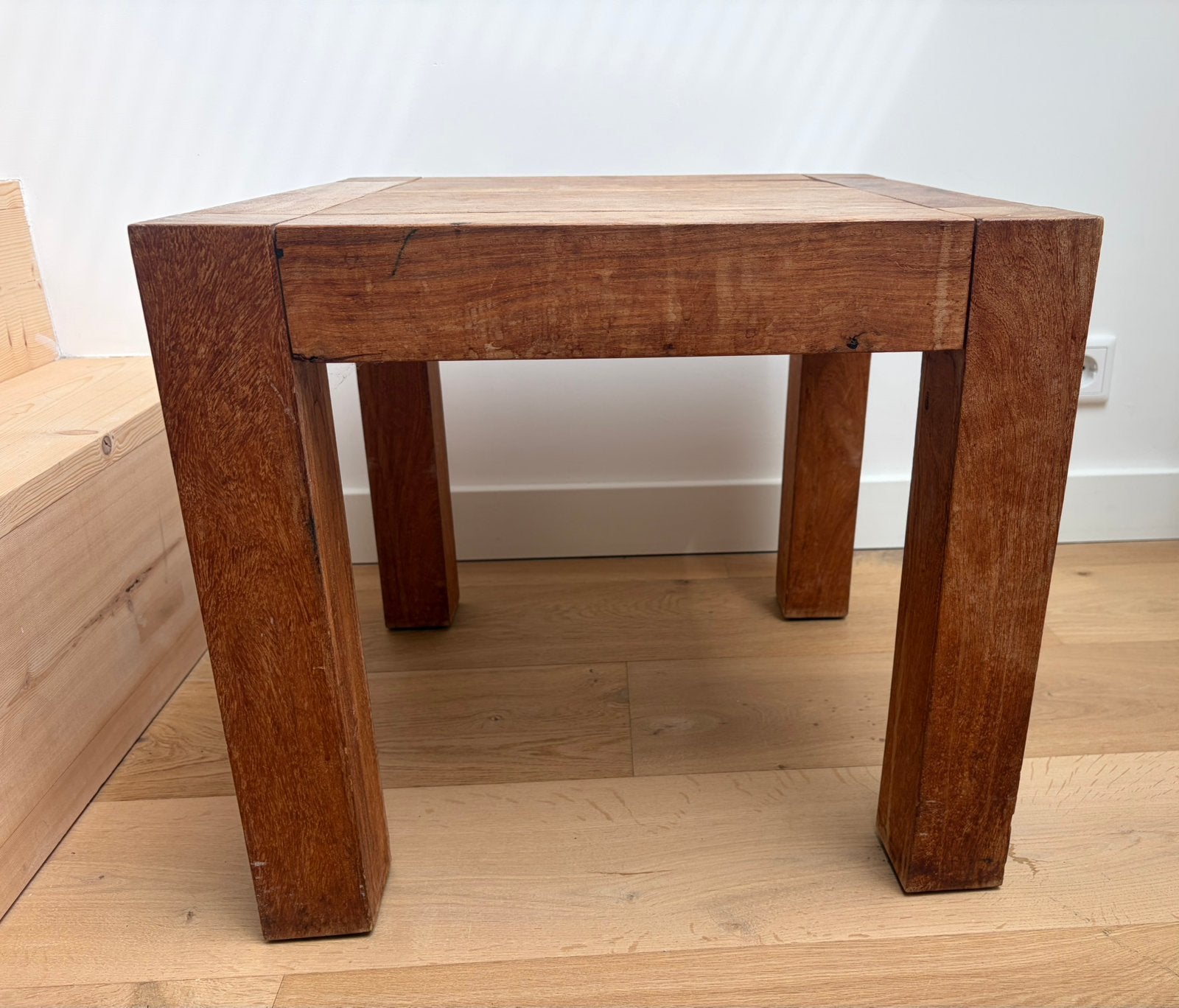 Bijzettafel hardhout design pols potten design, Ophalen, Zo goed als nieuw, Rond