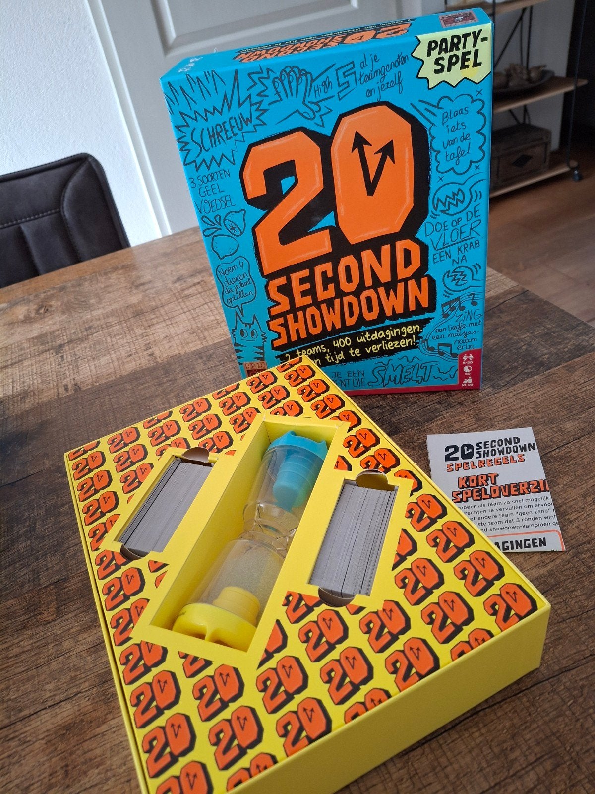 20 seconds showdown party spel, Hobby en Vrije tijd, Gezelschapsspellen | Bordspellen, Ophalen of Verzenden, Zo goed als nieuw