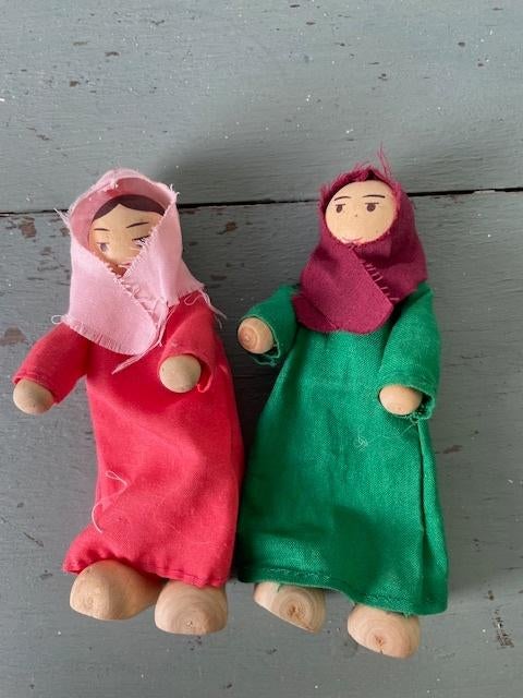 2 leuke houten poppetjes bijv. Maria en jozef. Hoogte: 12,5, Diversen, Kerst, Ophalen, Zo goed als nieuw