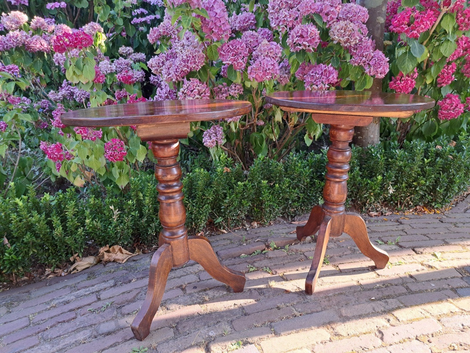 Paar mahonie houten bijzettafels, Ophalen